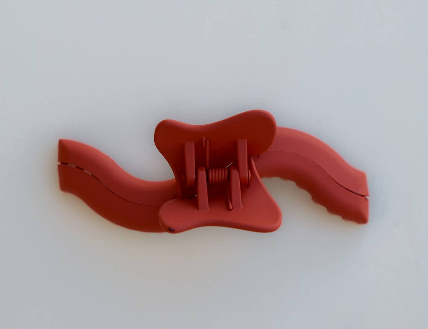Midi Wavy Hold Everything Claw