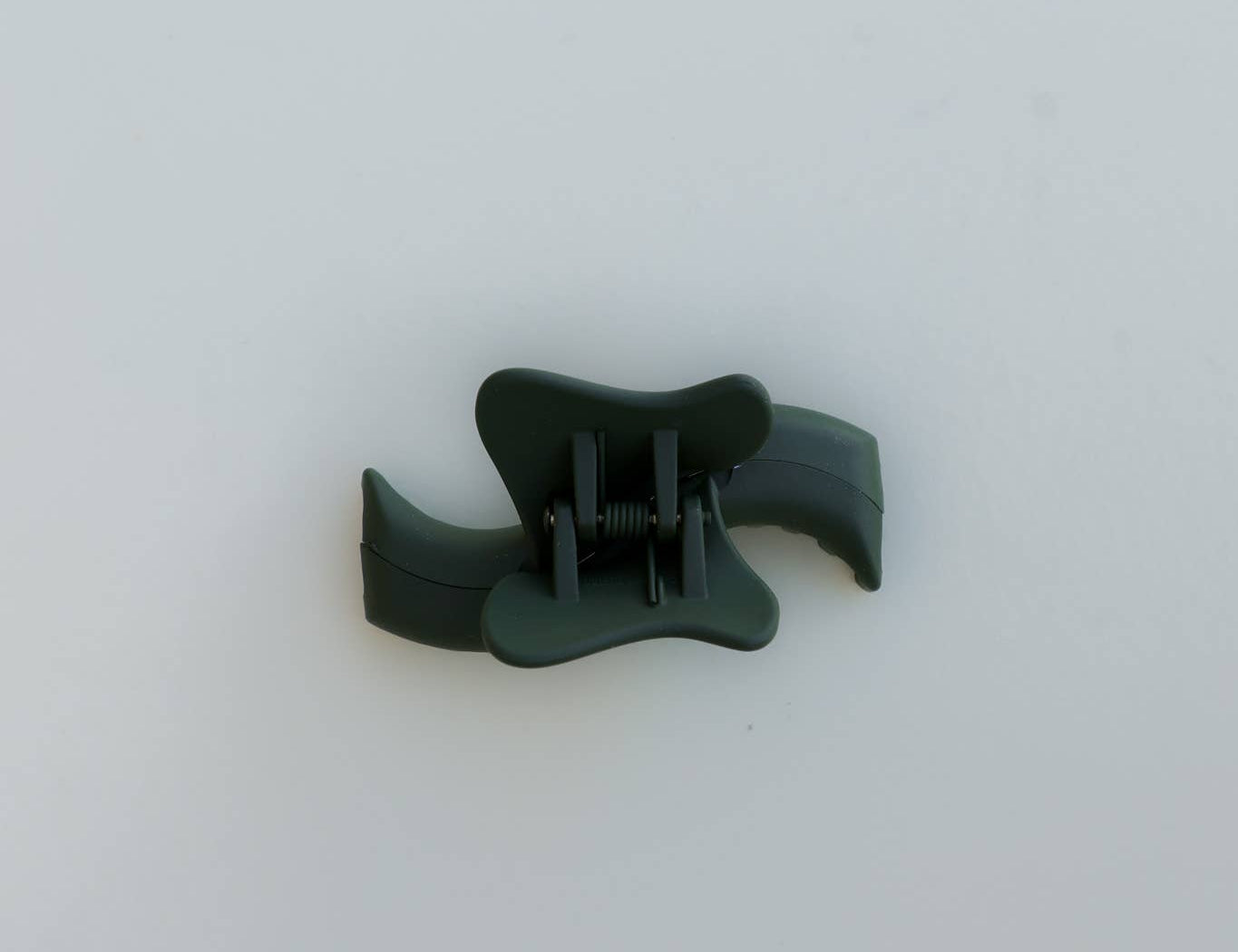 Mini Wavy Hold Everything Claw