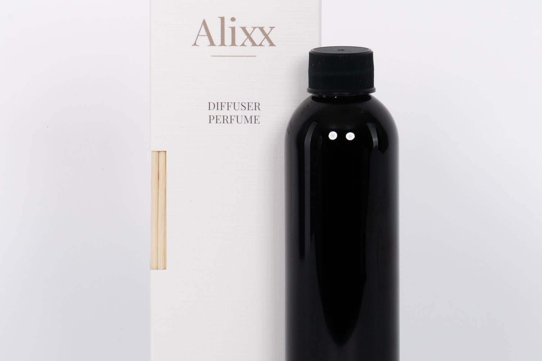 Alixx Heure du The Diffuser Refill with lemon, basil, and musk in a dark bottle and white packaging.