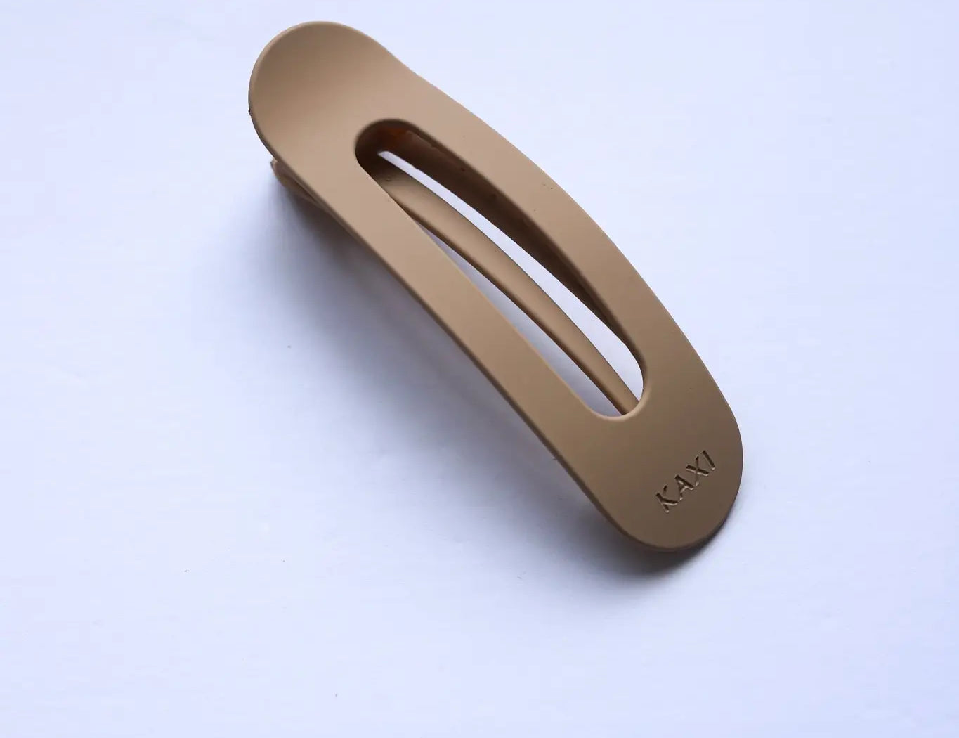 Oversized Matte Lay down Claw