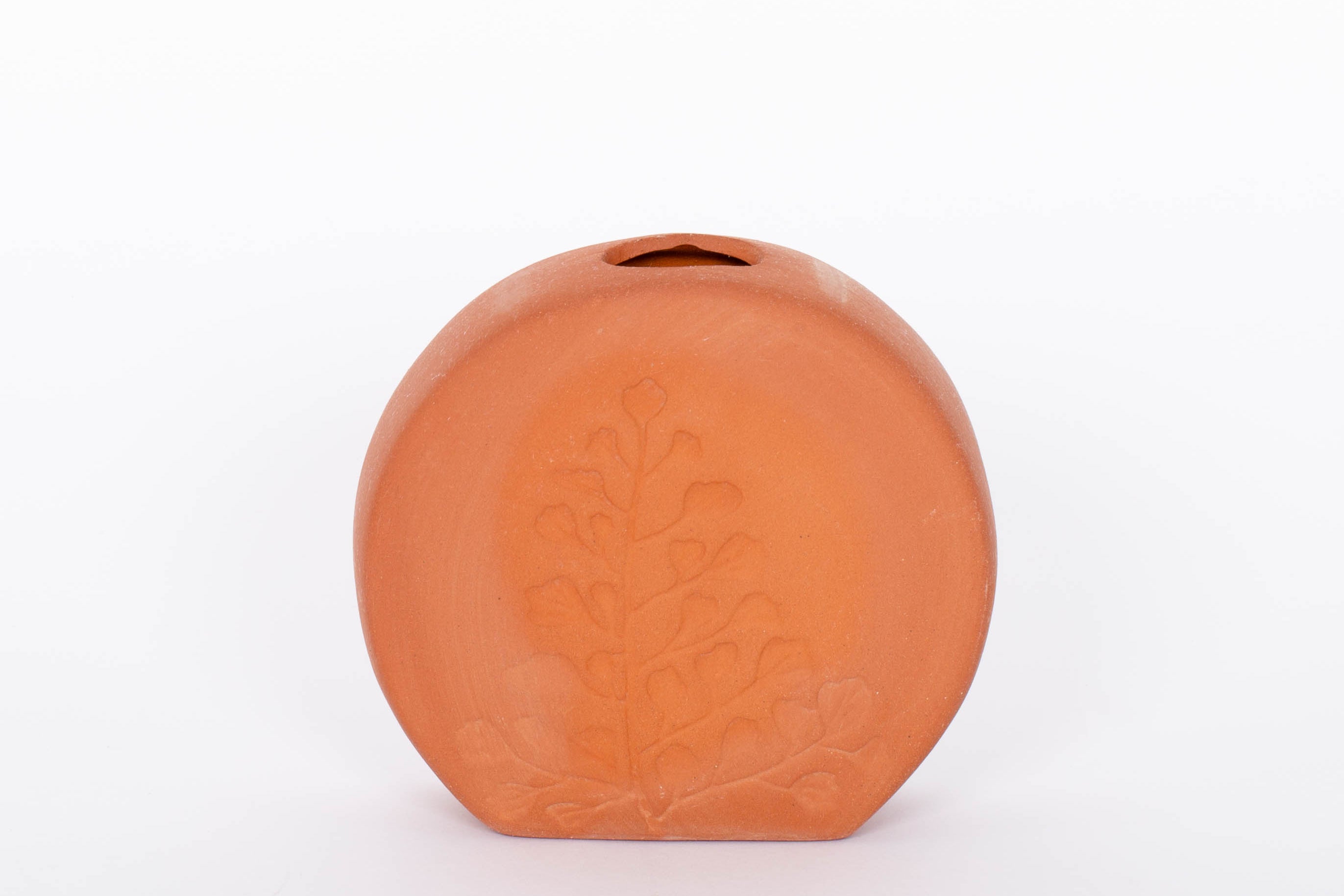 Short round Poppy Budvase in terracotta geometric silhouette with imprint of live plant. White background.