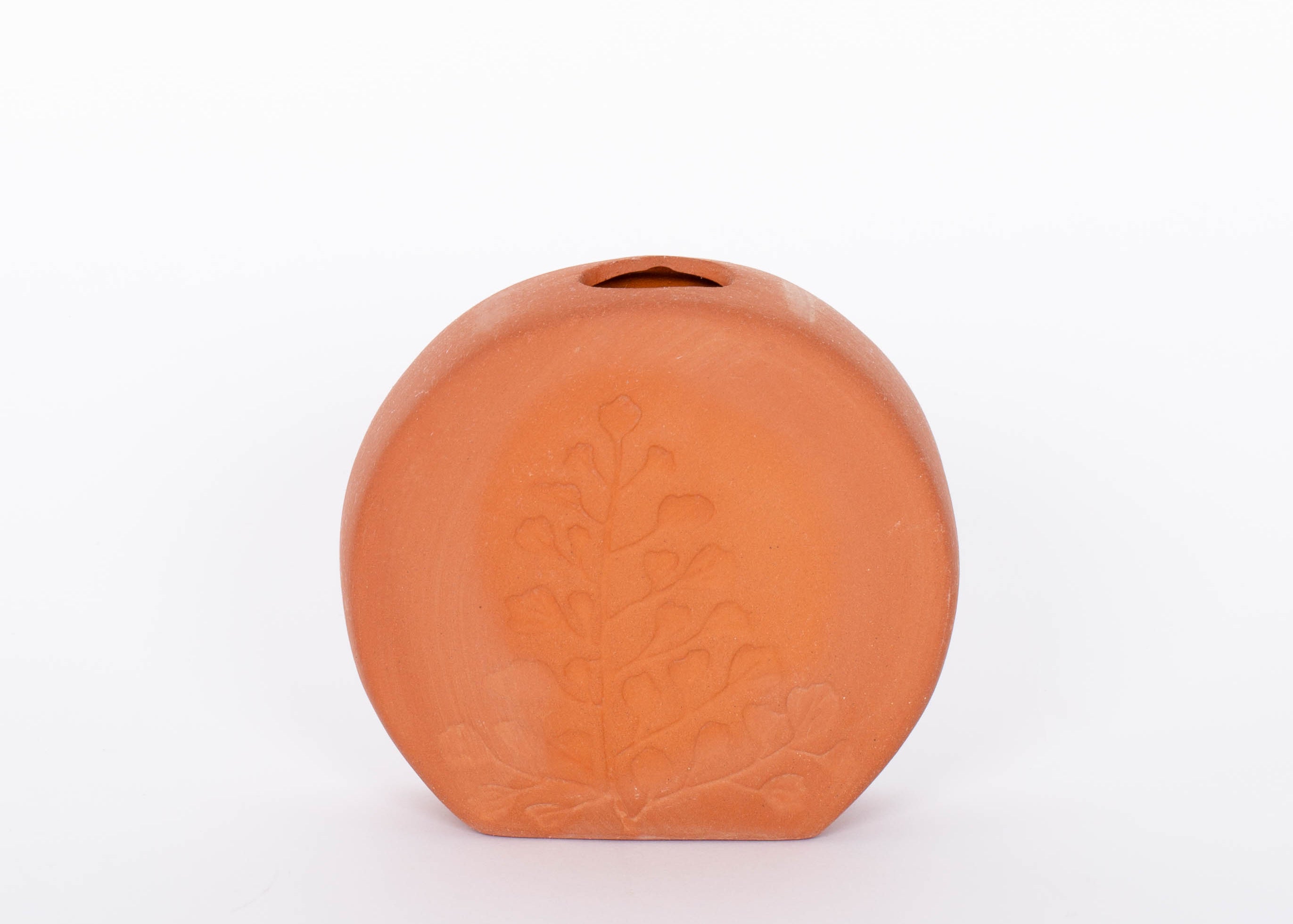 Short round Poppy Budvase in terracotta geometric silhouette with imprint of live plant. White background.