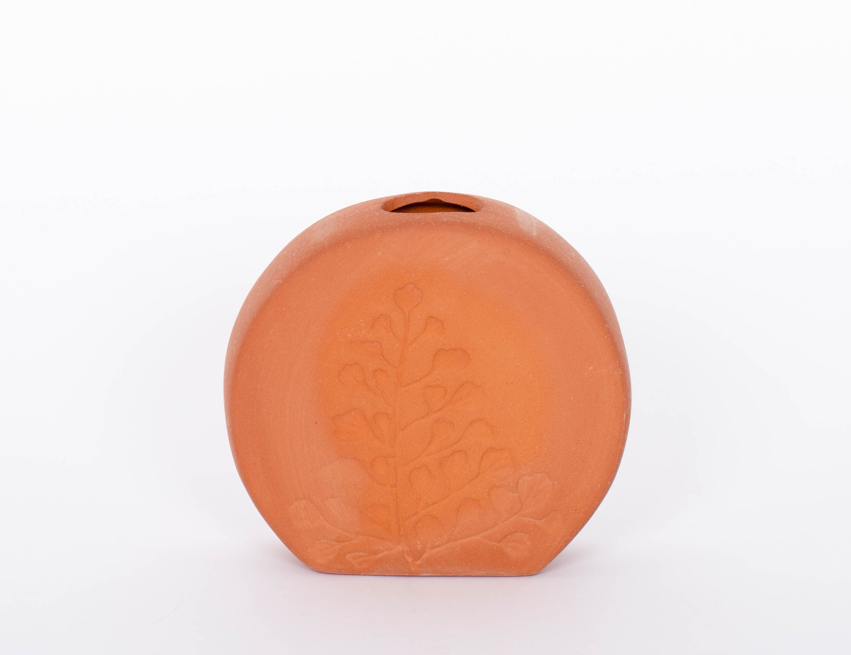 Short round Poppy Budvase in terracotta geometric silhouette with imprint of live plant. White background.