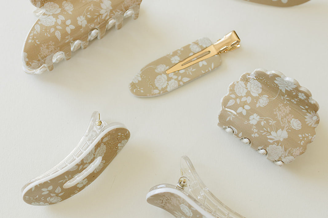 Desert Sol Canyon Rose acrylic hair clip set with an oval lay flat claw clip, classic claw clip, petal claw clip and snap clips with a tan and white floral print