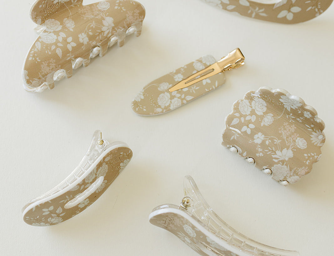 Desert Sol Canyon Rose acrylic hair clip set with an oval lay flat claw clip, classic claw clip, petal claw clip and snap clips with a tan and white floral print