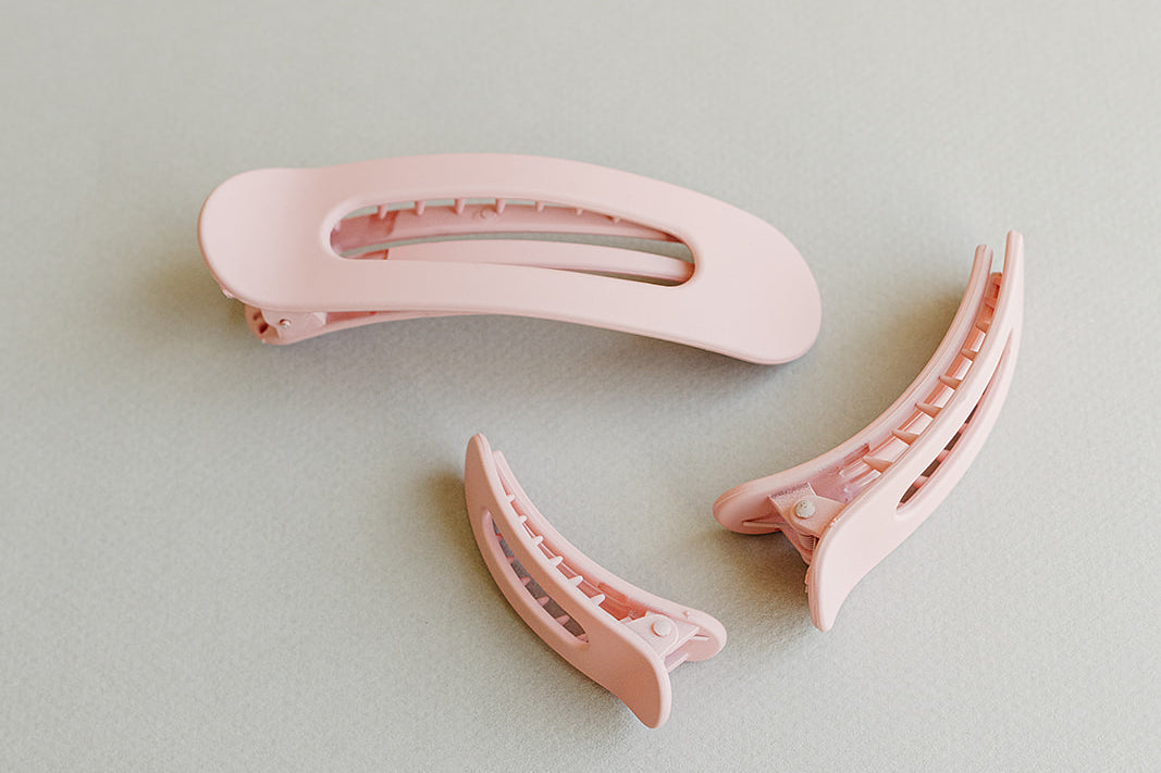 Desert Sol Oval Lay Flat Matte Claw Clip in Light Pink with matching hair accessories on a gray background