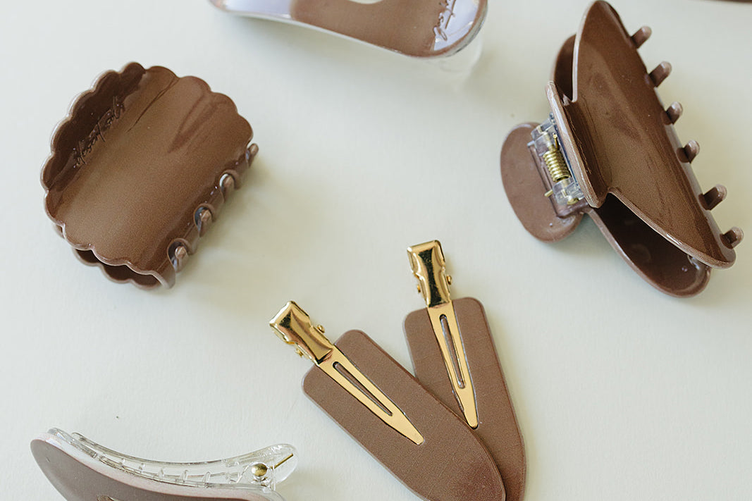 Desert Sol Roman Clay acrylic hair clip set with an oval lay flat claw clip, classic claw clip, petal claw clip and snap clips in warm brown