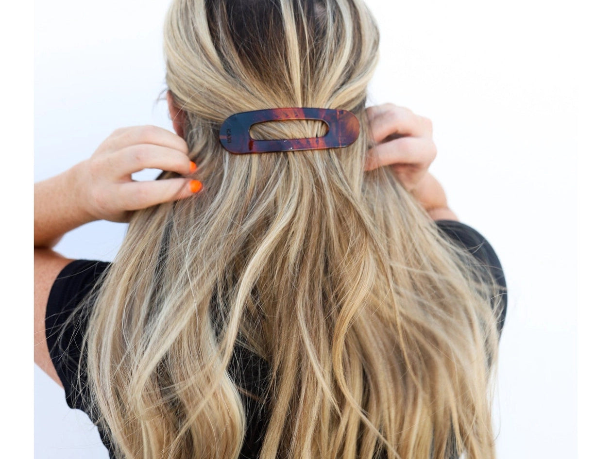 Kaxi Lay Down Claw hair clip in dark tortoise holding a half-up style in long blonde hair