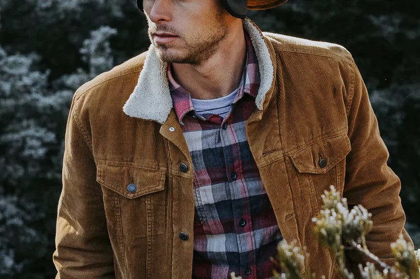 Man in a corduroy jacket wearing the Kooringal Men's Safari Kosciusko hat in Charcoal outdoors