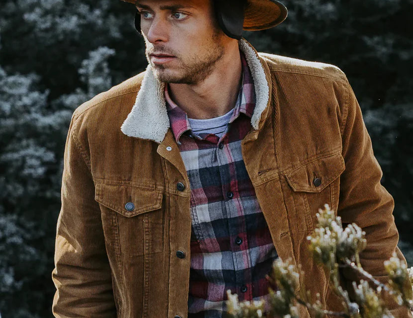 Man in a corduroy jacket wearing the Kooringal Men's Safari Kosciusko hat in Charcoal outdoors