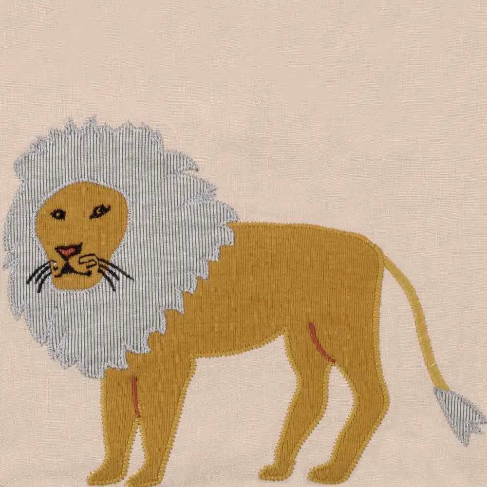 Close-up of the appliqued mustard lion with a gray mane on the Milkbarn Lion Linen Two-Layer Bib