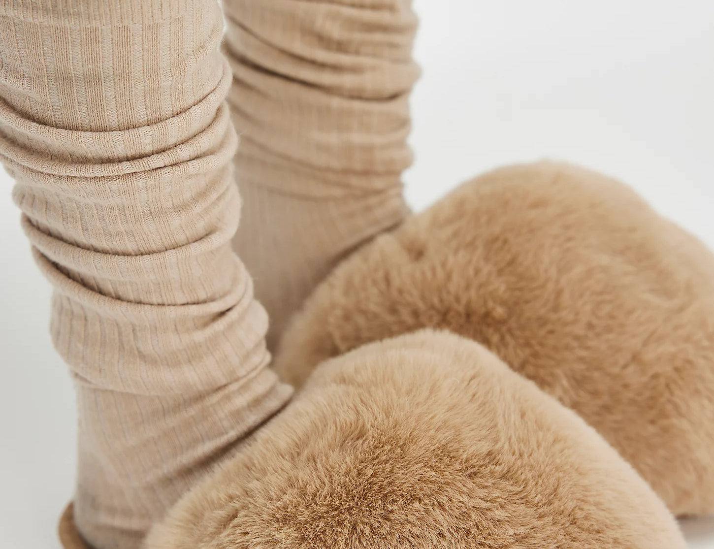 Nude Snowball Slippers in Camel, close-up of the fluffy faux fur slides