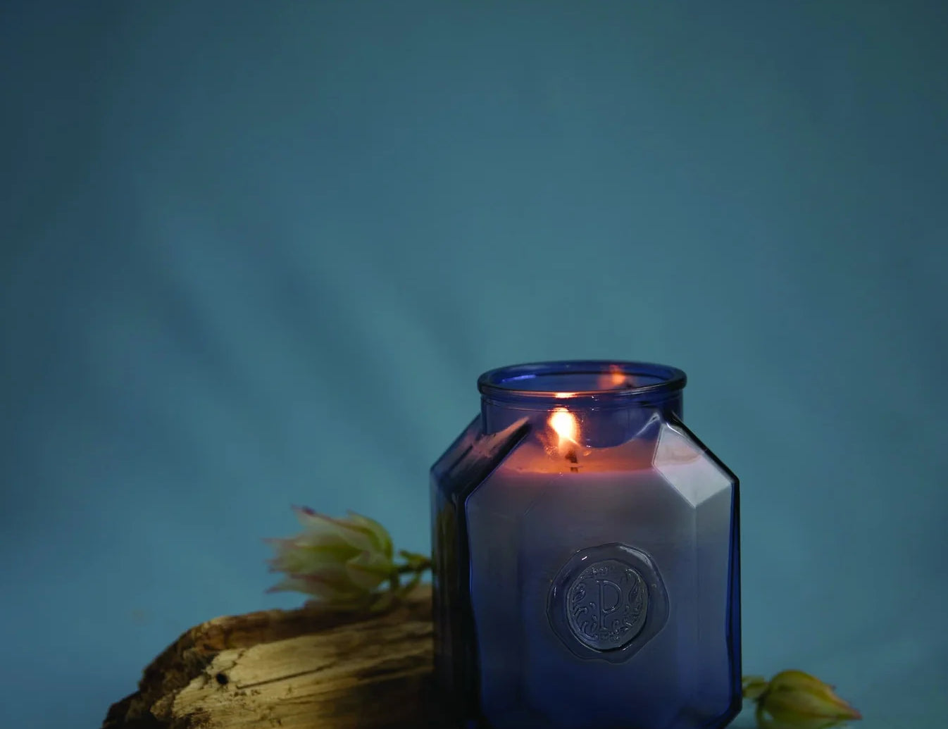 Botanica candle with a sealed glass lid, second view