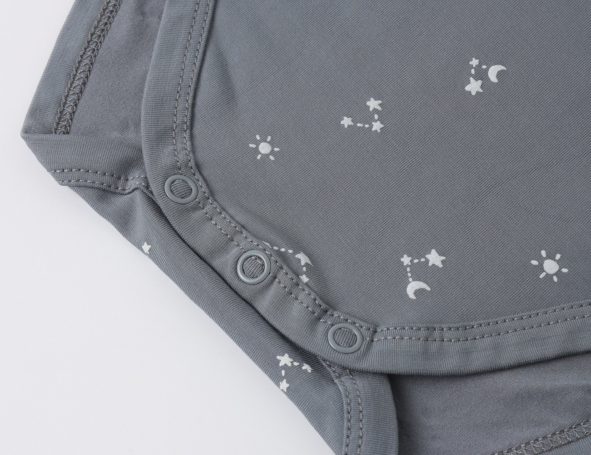Rylee & Cru Bamboo Short Sleeve Bodysuit in Ocean, close-up of the snap closure and star print