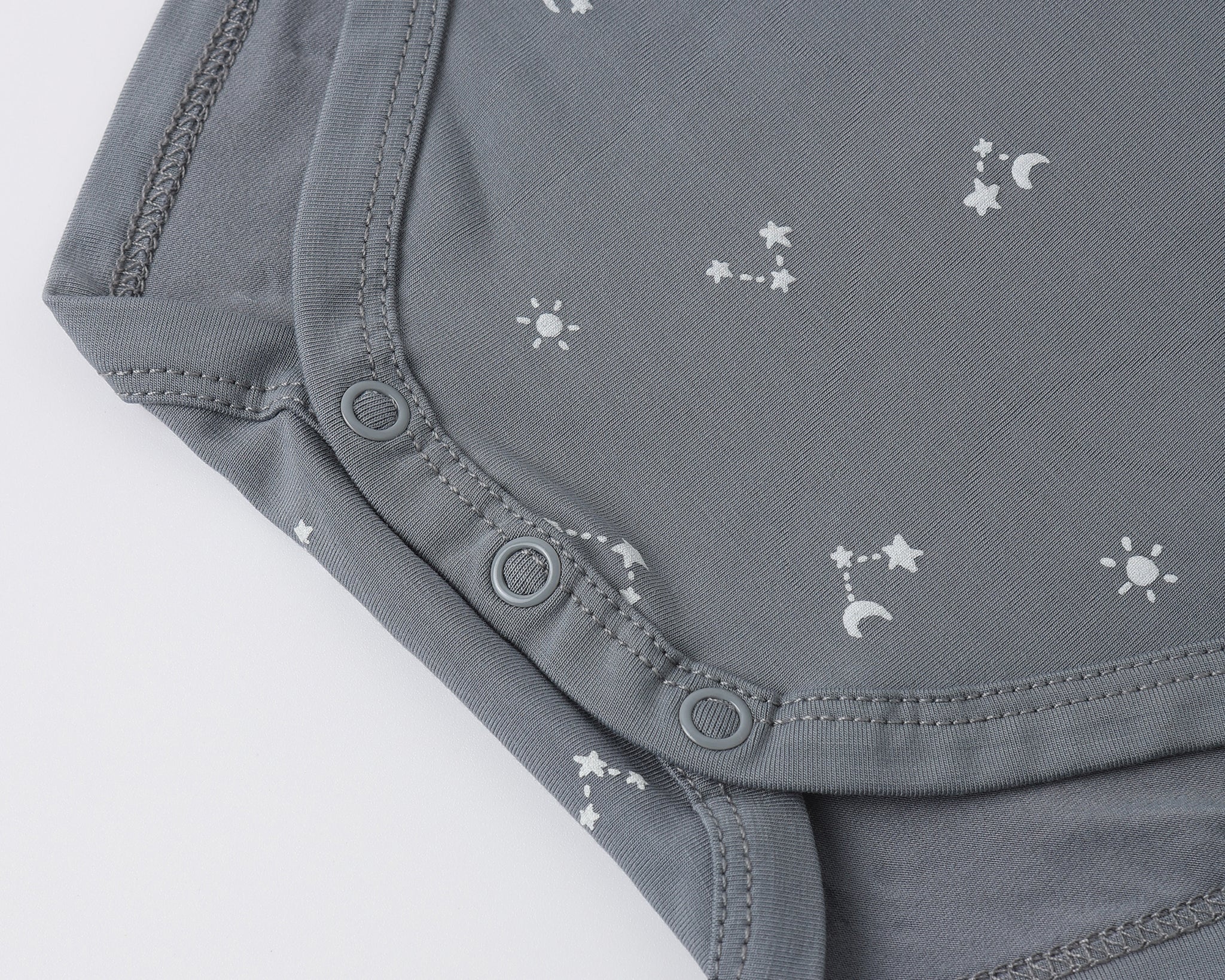 Rylee & Cru Bamboo Short Sleeve Bodysuit in Ocean, close-up of the snap closure and star print